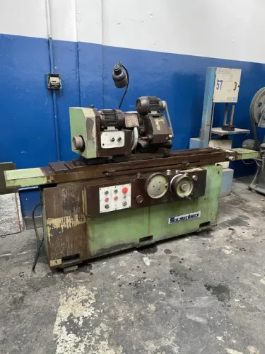 Retifica Cilíndrica Sulmecânica Universal Modelo RUAP-750/E ANO 1985 - Troca-se por carro.