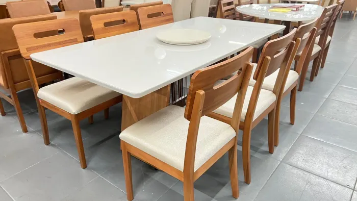 Mesa de Jantar em Madeira com Tampo Branco