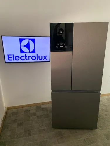 Geladeira inox Nova de Mostruário 