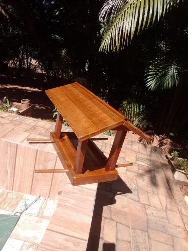 Comedouro de Madeira para Pássaros Livres 