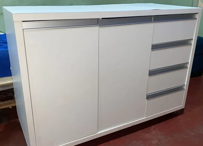 Armário Branco com Gavetas