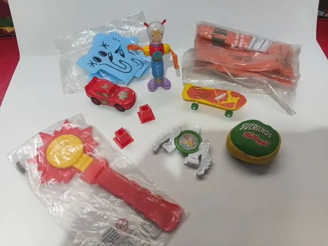 Lote de brinquedinhos variados (2)