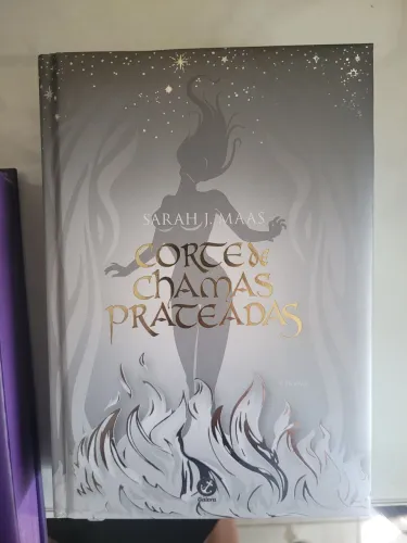 Corte de Chamas Prateadas (ACOTAR/edição de luxo capa dura)