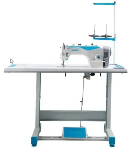 Vendo máquina de costura reta industrial Jack F4 semi-nova 220W.<br>Não parcelo.