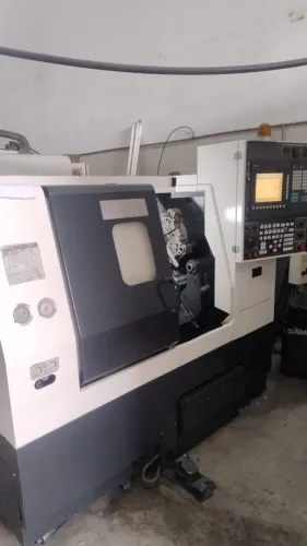 Torno CNC Hyundai modelo SKT 160C