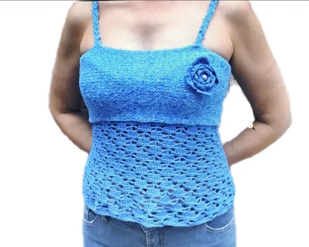 Linda Blusa Tamanho 42 creche e Tricô feito á mão 