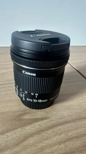Lente Canon EF-S 10-18mm f/4.5-5.6 IS STM (Praticamente NOVA - Muito Pouco Usada)?