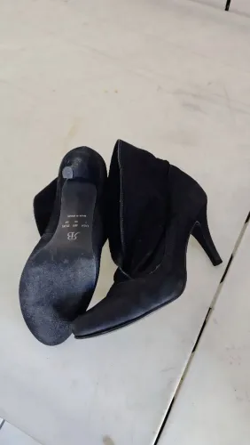 Bota de couro preta número 36