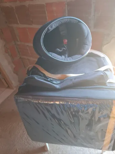 Capacete mais bag usado