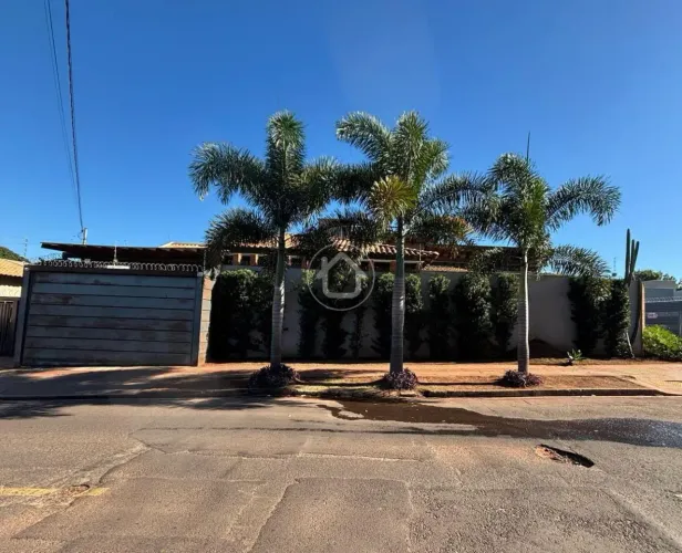 CASA COM PISCINA E PLANEJADOS JARDIM PRESIDENTE