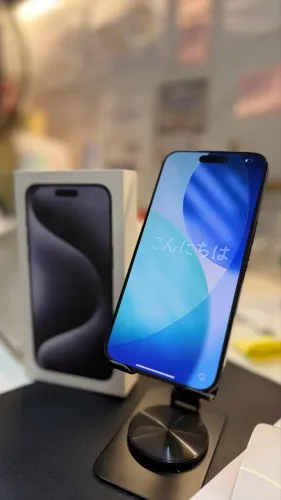 Vendo iPhone 15 Pro Max na cor Titânio Azul, em excelente estado de conservação, 