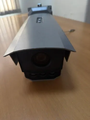 CAMERA IP HIKVISION DS-TCM403-BI - Usada excelente