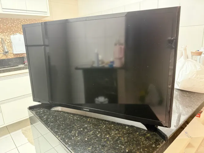 Tv Samsung 32 Polegadas ( Para Retirar Peças )