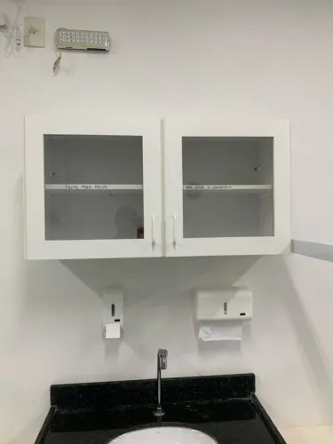 Armários e gaveteiros odontológicos