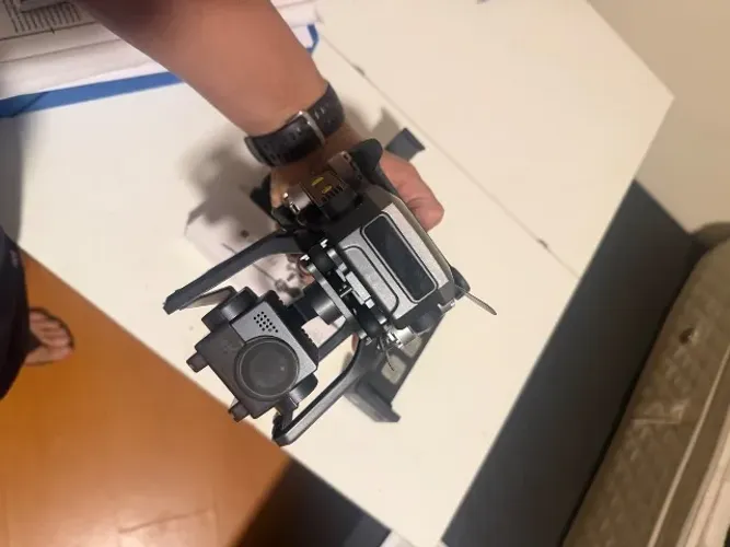 Drone Sjrc F7 4k Pro com câmera 4k cinza 5ghz 2 baterias