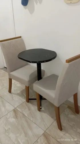 Mesa duas cadeiras