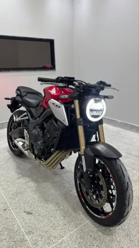 CB650R impecável
