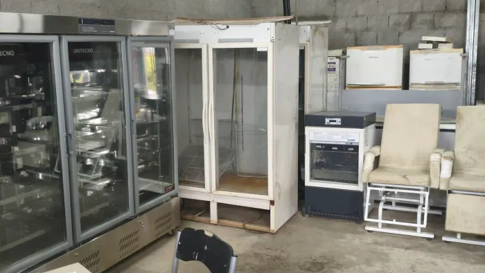 Lote com 11 Equipamentos Comerciais - Freezers, Geladeiras e Câmara Fria
