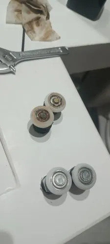 Roldanas box de vidro manutenção 