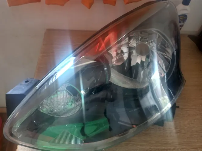 Farol Nissan March