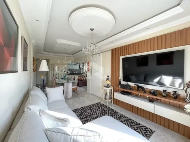 APARTAMENTO SEMIMOBILIADO, COM 2 QUARTOS E VISTA PANORÂMICA NO CENTRO DE FLORIANÓPOLIS