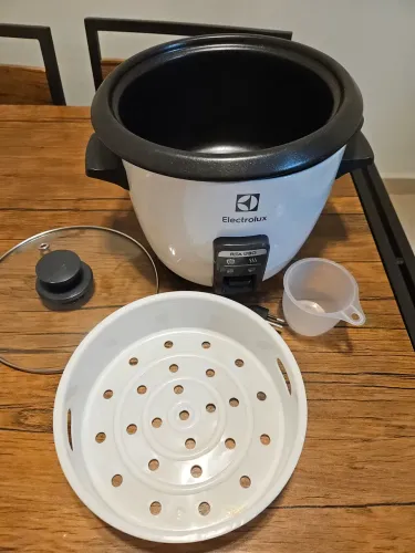 Panela de Arroz Elétrica Electrolux 1,3L - 110V