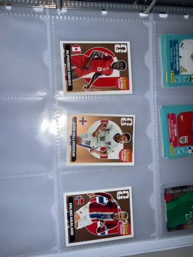 3 FIGURINHAS LEGENDS BRONZE