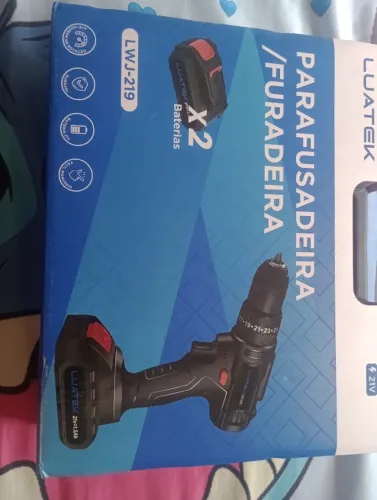 Parafusadeira/furadeira semi nova