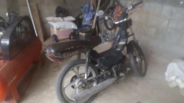Vendo shineray 80cc tem q fazer umas coisinhas mais ela tá andando file