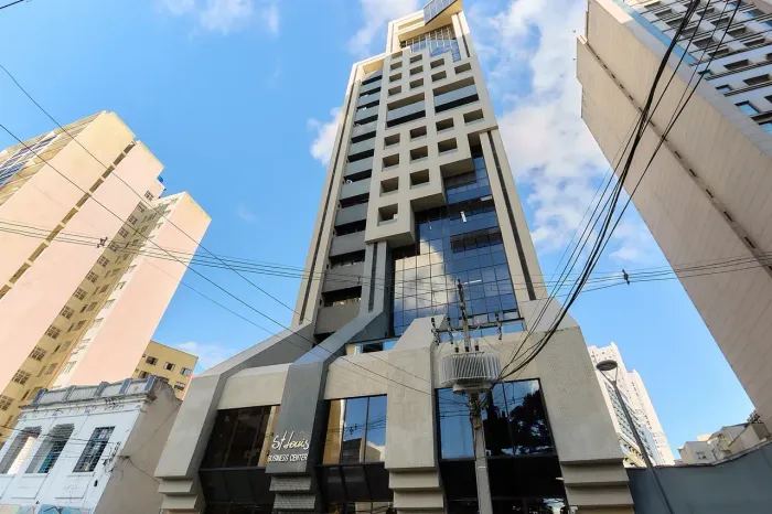 AMPLA SALA COMERCIAL MOBILIADA NO CENTRO DE CURITIBA