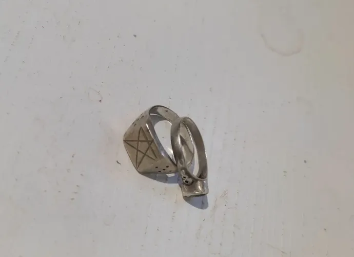 Dois anéis de prata