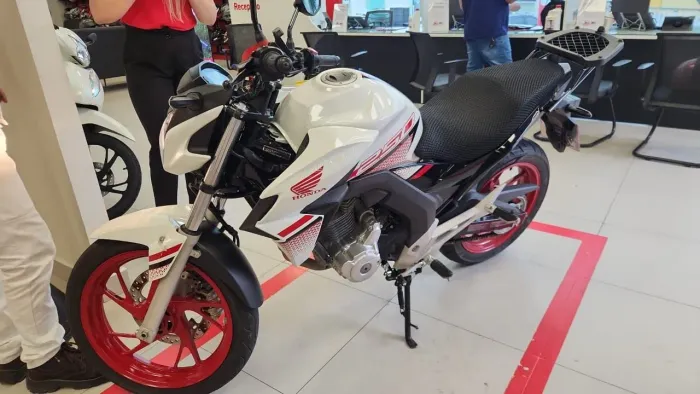 Moto semi nova