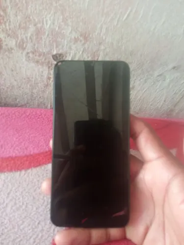 Celular a20 só um trinquinho em cima 180 pra vender logo