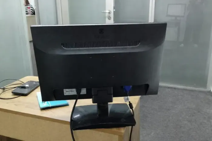 Monitor Itautec E1941c Revisado | Ideal para Escritório