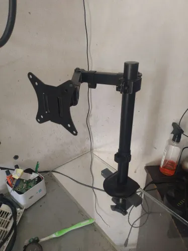 Braço articulado para monitor