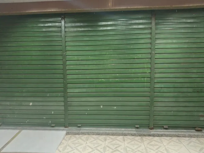 Porta de rolar para comércio toda completa com todas as peças sem nenhum defeito