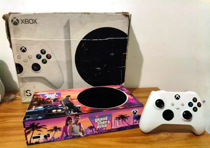 Xbox Série S lindo C/ Caixa - Ac cartão (Se prepare para o GTA 6)  