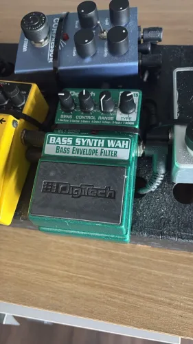 Bass Synth Wah Digitech
