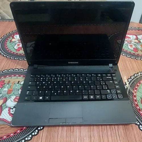 Lote com 2 Notebooks (Samsung e HP) - Apenas para Retirada de Peças / SUCATA