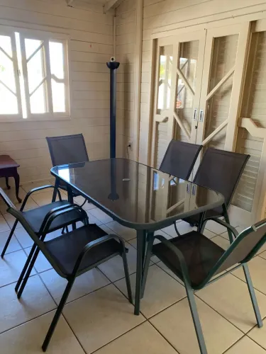 Mesa de vidro com 6 cadeiras