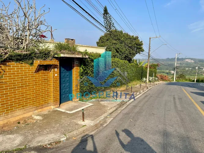 Casa a venda com piscina no centro de Cotia
