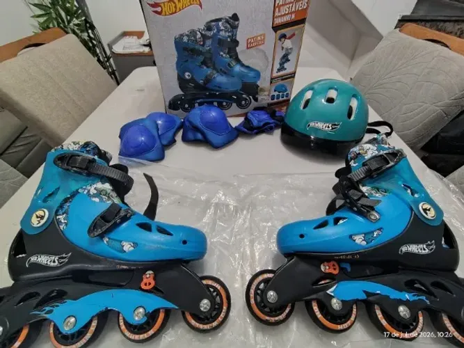 Patins Inline Ajustáveis Hot Wheels da marca Fun Divirta-se (Tamanho M, 33 a 36)