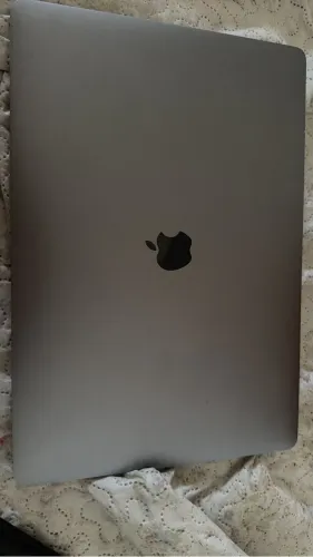 MacBook Pro 15.4? i7 6-core · 32GB · SSD 512GB · Radeon Pro 560X 4GB