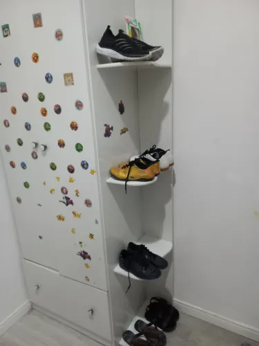 Armario, cama montessoriana.