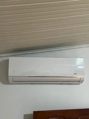 Armário Condicionado Inverter 12.000 BTUs - Mídia- Novíssimo!