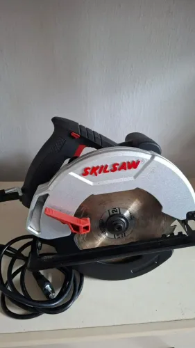 Serra circular SKIL 1.200 W - 5.000 r.p.m