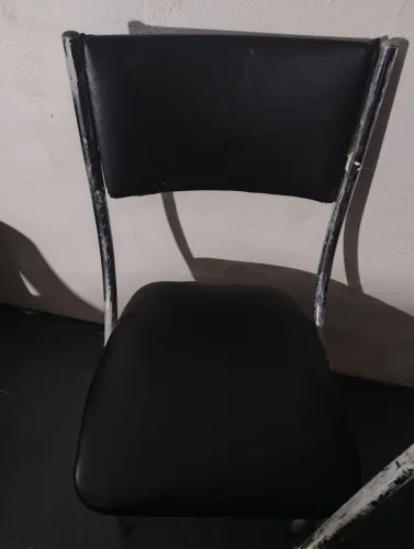 Vendo 3 cadeiras usadas boas