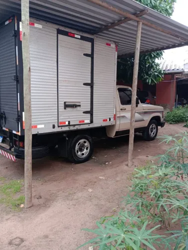 Vendo caminhão baú