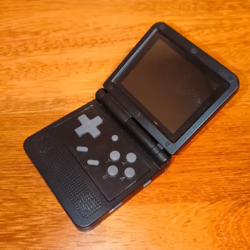 Powkiddy V90 console estilo GBA SP