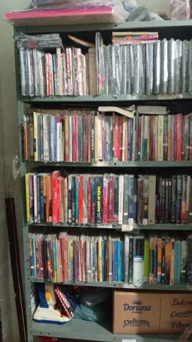 Livros diversos acima de 20 sai 10,00 cada